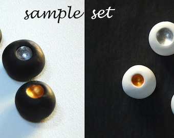 Provset med väggskulpturer i kapsel - Skulpturell modern vägginstallationskonst i valfri metallic