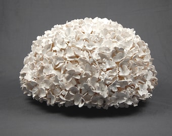 Hortensie Kunst - Blumenskulptur Dekor, weiße Blumenkunst, große Skulptur Kunst, Botanische Skulptur auf Ständer, Natur Skulptur Home Decor