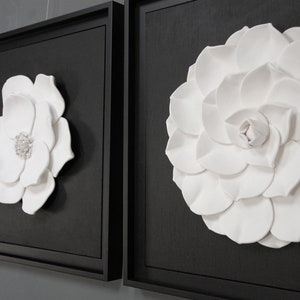 Gerahmte Blumen Wand Skulptur Dekor - Kamelie & Magnolie Weiß Moderne Organische minimalistische 3D Blumenkunst