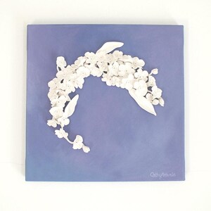 Vergissmeinnicht Wand Skulptur - 3D Flieder Blume Ton Wand Kunst Dekorative Kranz Form