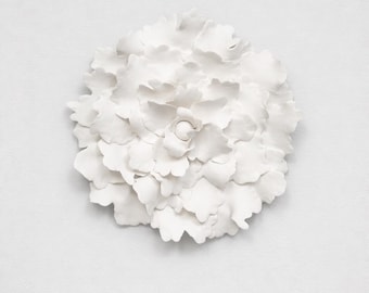 Escultura de pared de peonía de arcilla blanca dimensional - Arte mural minimalista moderno en 3D