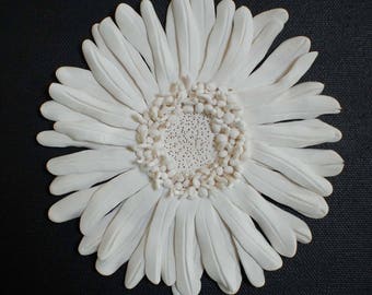 White Wall Art 3D Wall Sculpture Gerbera Daisy Clay Flower Small Wall Art Textured Wall Hanging Country Cottage Decor