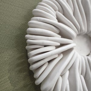 Scultura murale costiera - Arte tridimensionale con texture oceanica e barriera corallina immagine 11