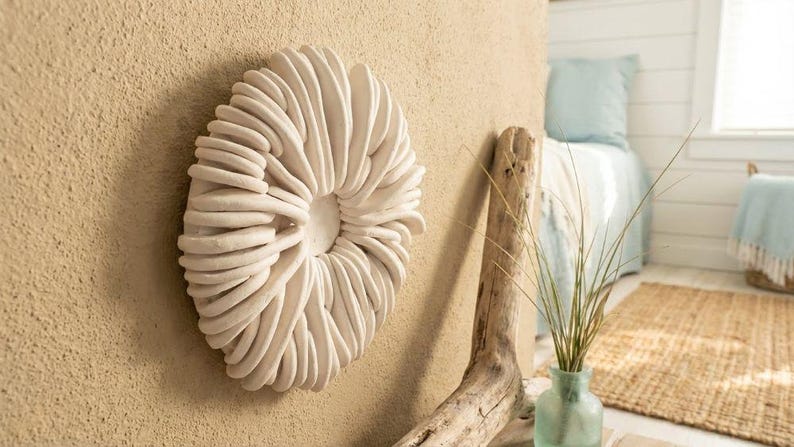 Scultura murale costiera - Arte tridimensionale con texture oceanica e barriera corallina immagine 2