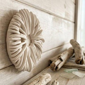 Scultura murale costiera - Arte tridimensionale con texture oceanica e barriera corallina immagine 3
