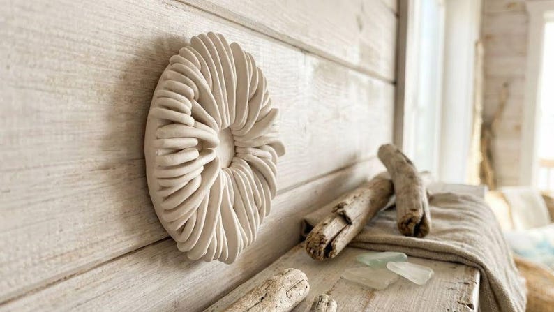 Scultura murale costiera - Arte tridimensionale con texture oceanica e barriera corallina immagine 3