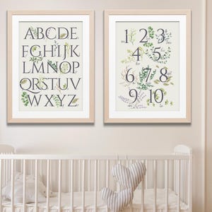 Arte mural botánico para guardería. Póster educativo con alfabeto y números para habitación de niña. Láminas decorativas de descarga digital con acuarela verde.