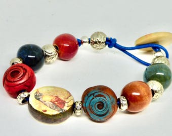 Handmade floral beaded bracelet with red robin