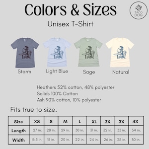 Może przedstawiać: T-shirt unisex dostępny w pięciu kolorach: Storm, jasnoniebieski, szałwia, naturalny i popi&oacute;ł. Koszulka zawiera grafikę psa pijącego kawę. Tabela rozmiar&oacute;w pokazuje wymiary w calach dla rozmiar&oacute;w XS, S, M, L, XL, 2X, 3X i 4X.