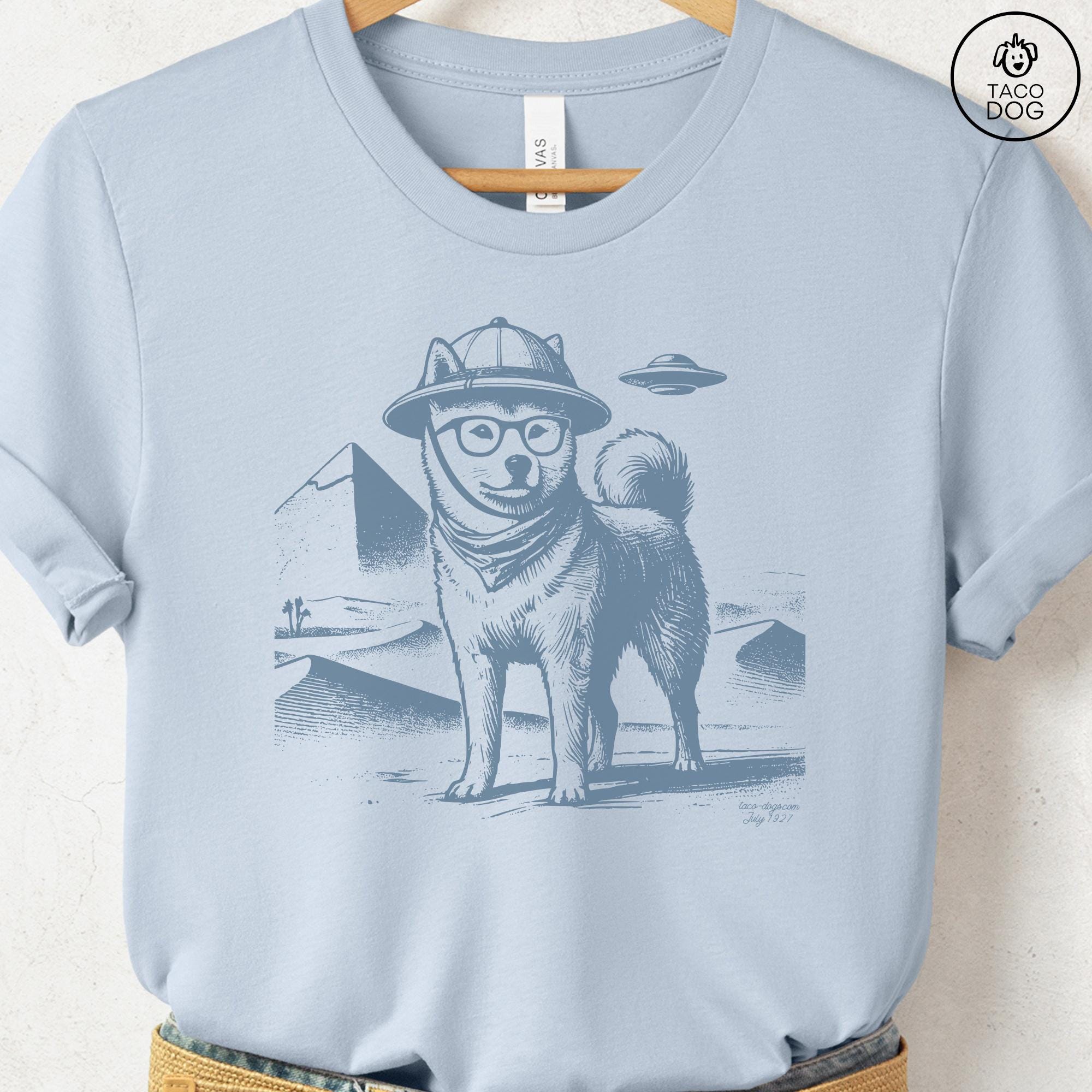 ヴィンテージ柴犬Tシャツ：エジプトのピラミッド、UFO、犬、ママへの