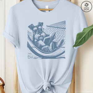 Schnauzer, Vintage Hundeshirt, lustiges Hundeshirt, Hundemama Shirt, Lesehund TShirt, Sommer Hängematte, Schnauzer Mama, Schnauzer Papa Bild 5