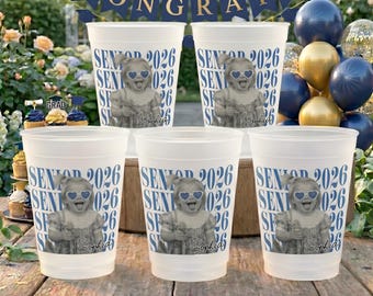 Benutzerdefinierte Senior Foto Frosted Cup 2026, personalisierte Abschlussfeier Fototasse, Klasse von 2026 Partytassen, Grad Party Decor, Senior Night Cup