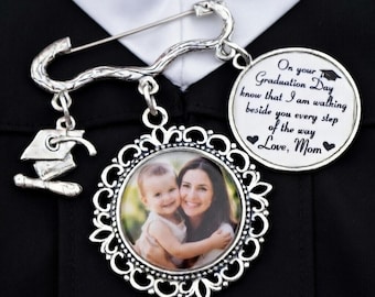 Abschluss-Memorial Charm Pin, Abschluss-Denkmal Foto Revers Pin, Klasse von 2026, Erinnerung an geliebte Menschen, Kleid Brosche Pin, Gedenknadel