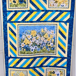 DAFFODILS and PANSIES, QUILTED Throw, 39 x 59
