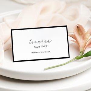 Plantilla minimalista moderna para tarjetas de lugar de boda, tarjetas de nombre con borde negro, plantillas imprimibles plegadas o planas / Borde monocromático CR116