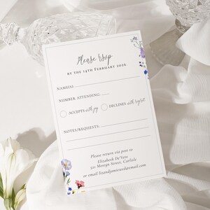 Plantilla de tarjeta de confirmación de asistencia para boda con flores silvestres, editable, tamaño 4 barras, A6 y 4x6, con opción de menú, editor Corjl / Meadow Blossom - CR102