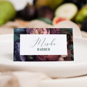 Plantilla editable para tarjeta de lugar de boda con peonías románticas / Tarjetas de asiento con motivos florales góticos oscuros en versiones plegadas y planas / Peonía barroca - CR106