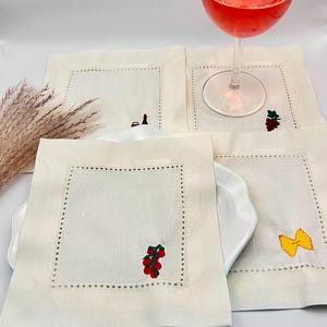 Embroidered Cocktail Napkins with Italian Food Icons– Set/4 | Gift for Mom, Housewarming Gift, Dinner Party Decor, Birthday Gift