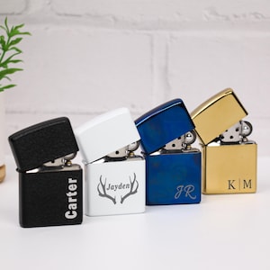 CUSTOM GOOMSMAN FEUERZEUG | Trauzeuge Geschenk, Groomsman Geschenk, Feuerzeug mit Gravur für Vater Freund Ehemann, Party Favor, Firmengeschenk