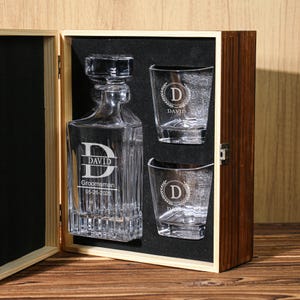 Personalized Whiskey Decanter Set - Personalized Groomsmen Gifts -Engraved Whiskey Decanter Set With Wood Box - Best Man Gift Dad Gift