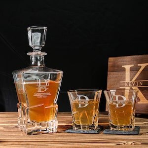 Personalized Whiskey Decanter Set - Personalized Groomsmen Gifts -Engraved Whiskey Decanter Set With Wood Box - Best Man Gift Dad Gift