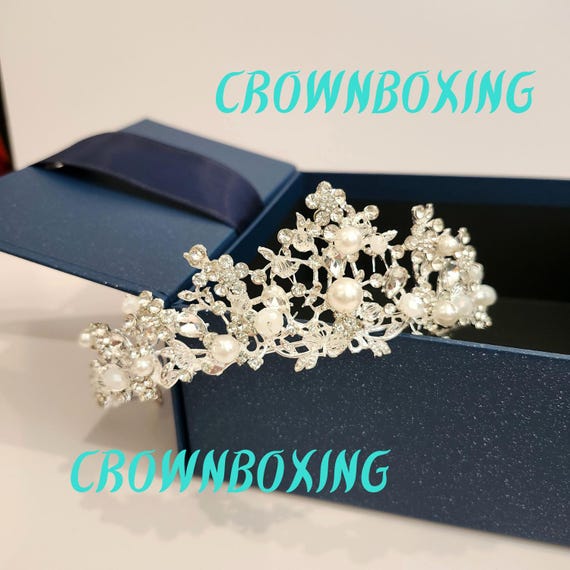 Crystal Pearl Tiara Crown Elegant Wedding Hair Piece  display picture 3