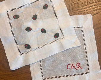 カスタム刺繍リネンカクテルナプキン - ミニオリーブ付きパーソナライズギフト2枚セット - パーティー、ホステス、バーカート