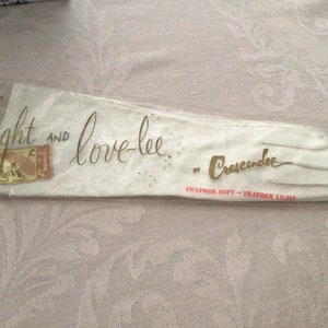 Free Shipping RARE  “Crescendo” NEW Old Stock in Package Women’s Gloves
