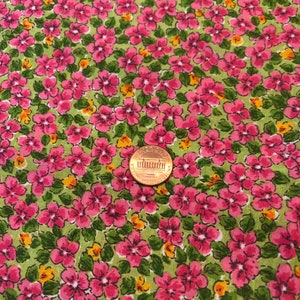 Free  Shipping Ditsy Flowers  Fabric Pce   1/2 yard
