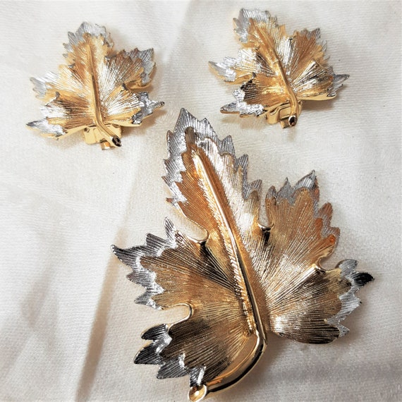 Sarah Coventry Maple Leaf Brooch Clip on Earring Set. Nature s