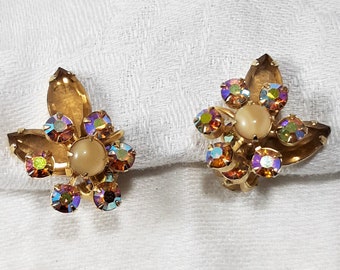 Vintage Juliana D&E Flower Clip On Earrings In Pink Aurora Borealis and Light Brown Colors. They Would Be Beautiful Wedding Jewelry.  (D37)