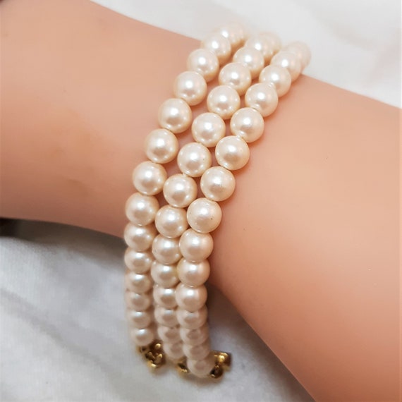 6 MM Vintage Majorca Pearl Triple 3 Strand Bracelet Gold Plate Metal 7 1/2 " 6 MM Vintage Majorca Pearl Triple 3 Strand Bracelet Gold Plate Metal 7 1/2 "