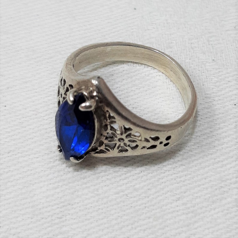 Vintage Silver Solitaire Ring with Blue Stone in Size 8. It Looks Like Sterling But is Unmarked. The Setting Has a Lacey Open Design. D33 image 3