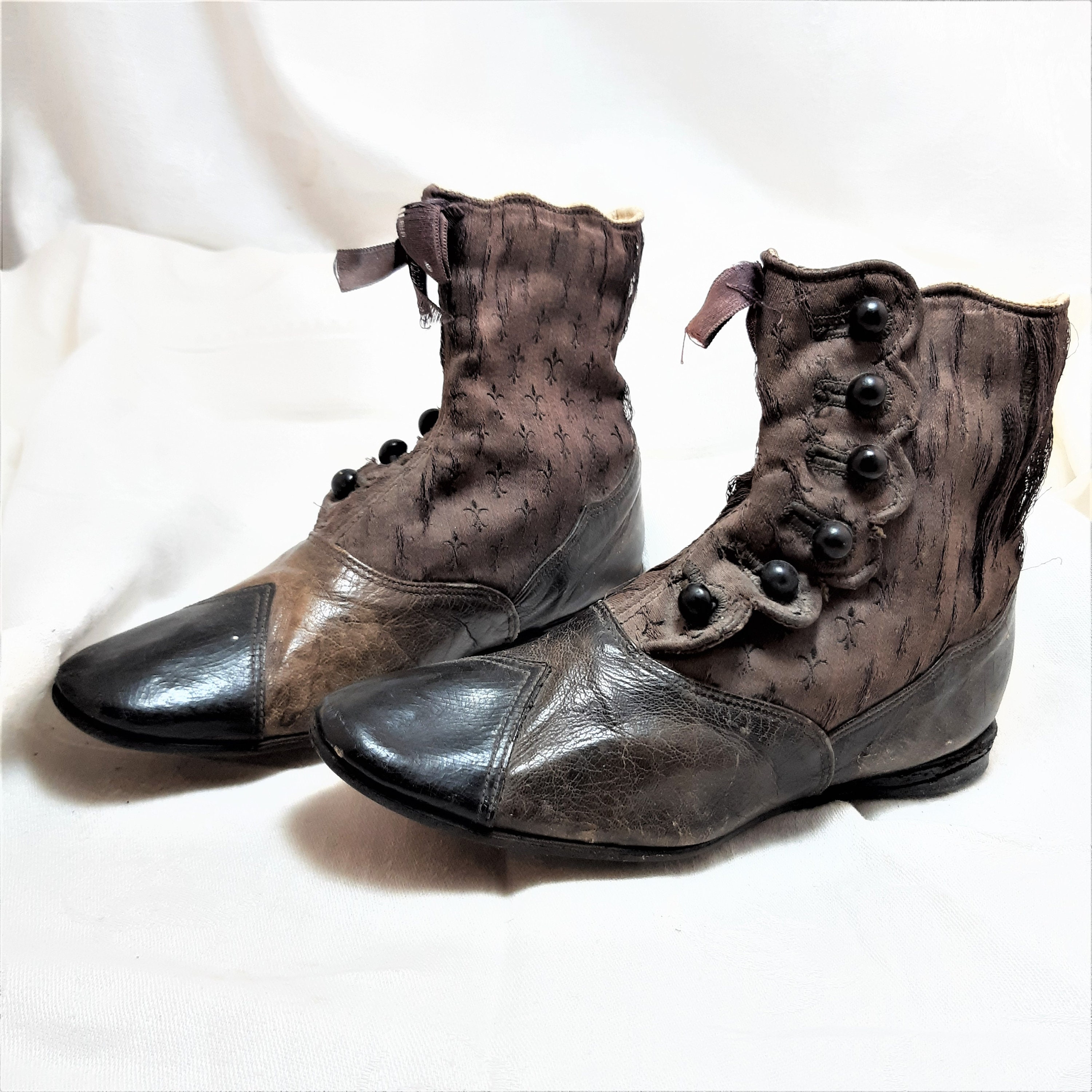 Victorian Girls Button Shoes Made of Purplish Fleur-de-lis