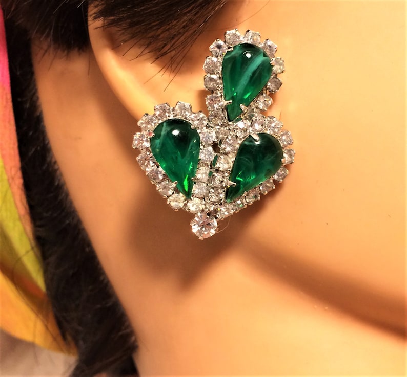 Vintage Weiss Clip On Earrings with Emerald Green Teardrop Marbleized Stones And Clear Rhinestones Set in Silver Colored Settings. D10