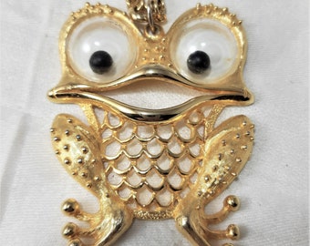 Vintage JJ Google Eyed Frog Pendant. The Gold Colored Frog is 2 1/2 Inches Long by 2 Inches Wide. The Chain is About 24 Inches Long. (D19)