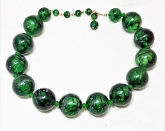 Vintage Coro Green Lucite Bead Necklace. It Measures a Bit Over 17 Inches Long and the Main Beads Are About an Inch in Diameter.  (Jtin))