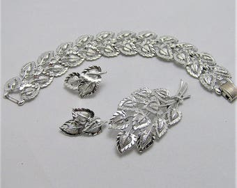 Vintage Coro Bracelet, Brooch, Clip Earring Set. Shiny Chrome Color, Leaf Design. Bracelet 7 1/2, Brooch 2 3/4, Earrings 1 1/4 Inches. (D25)