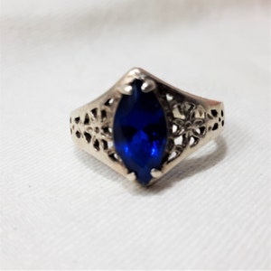 Vintage Silver Solitaire Ring with Blue Stone in Size 8. It Looks Like Sterling But is Unmarked. The Setting Has a Lacey Open Design. D33 image 6