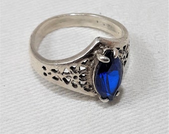 Vintage Silver Solitaire Ring with Blue Stone in Size 8. It Looks Like Sterling But is Unmarked. The Setting Has a Lacey Open Design. (D33)