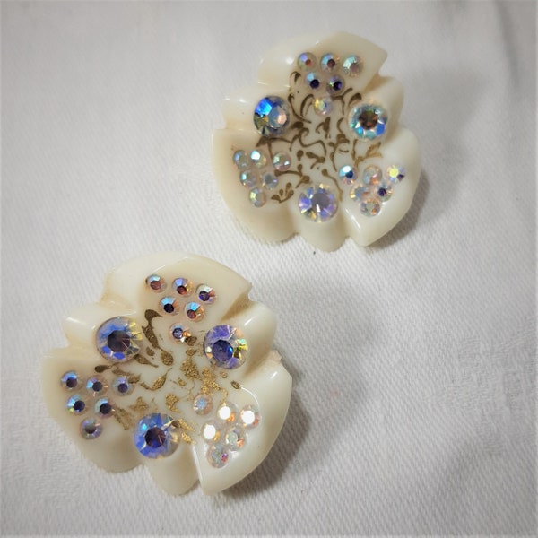 Vintage Weiss-like, Cream or Off White Thermoset Flower Shaped Earrings with Embedded Aurora Borealis Rhinestones and Gold Highlights. (D12)