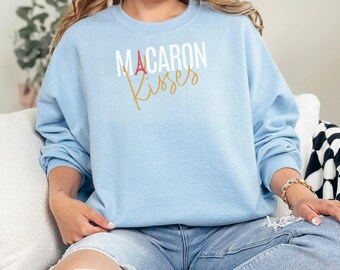 Macaron Kisses Sweatshirt: Baker Gift, Cozy Cotton-Blend