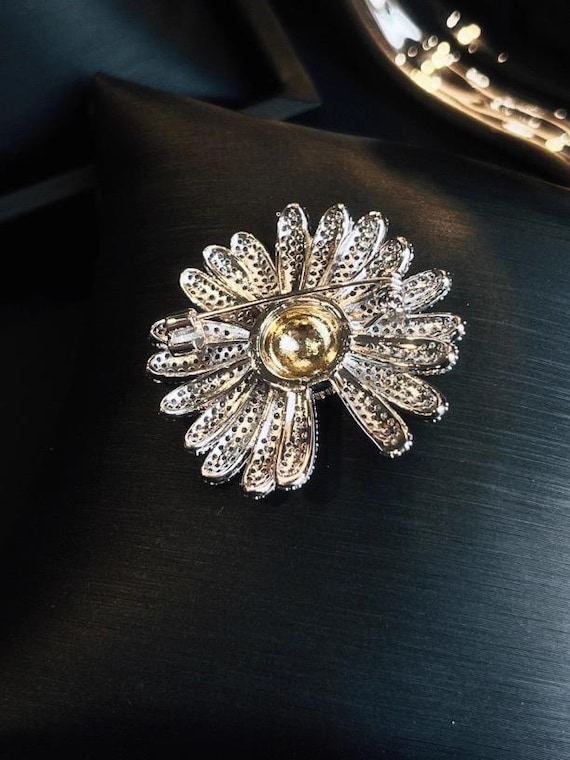 G-Dragon風スモールデイジーブローチ 3.4 CM x 3.4 CM - Etsy 日本