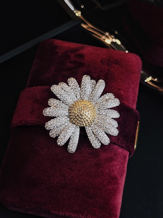 G-Dragon風スモールデイジーブローチ 3.4 CM x 3.4 CM - Etsy 日本