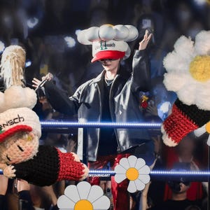 BigBang G-Dragon Big Daisy Handmade Crochet brooch/keychain