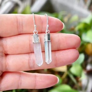 Silverpläterade örhängen med aura och vit kvarts, örhängen med titan AB-kristall, ädelstensörhänge för kvinnor, örhänge med natursten, present till henne