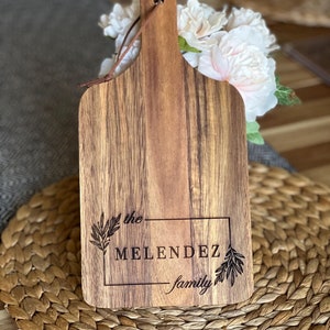 Personalized Mother&#39;s Day Gift Custom Cutting Board Wedding Gift Housewarming Gift Acacia Wood Charcuterie Board Engagement Gift New Home