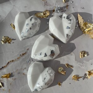 Mini-hart zeepbedankje – Handgemaakte zeepstaaf, wit hart met bladzilver, aangepast label, bruiloft- en babyshower-gastbedankjes, gepersonaliseerde geschenken