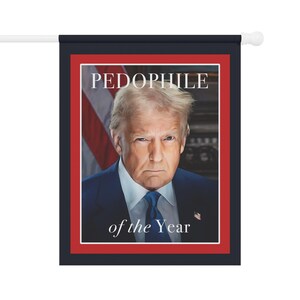Bandera de jardín/bandera de casa - Sátira de portada de revista de Trump, Pedófilo del Año - ¡Publiquen los archivos de Jeffrey Epstein! - Chiste gracioso imagen 3