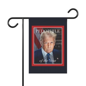 Bandera de jardín/bandera de casa - Sátira de portada de revista de Trump, Pedófilo del Año - ¡Publiquen los archivos de Jeffrey Epstein! - Chiste gracioso imagen 6